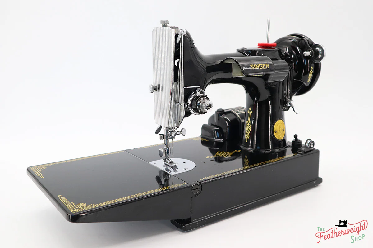 Singer Featherweight 221 Sewing Machine, AH572*** - Image 2