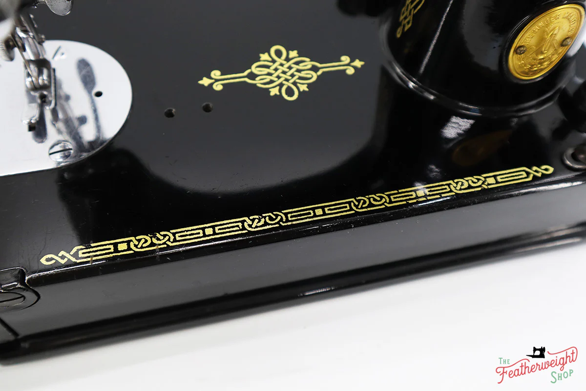 Singer Featherweight 221 Sewing Machine, AH572*** - Image 8