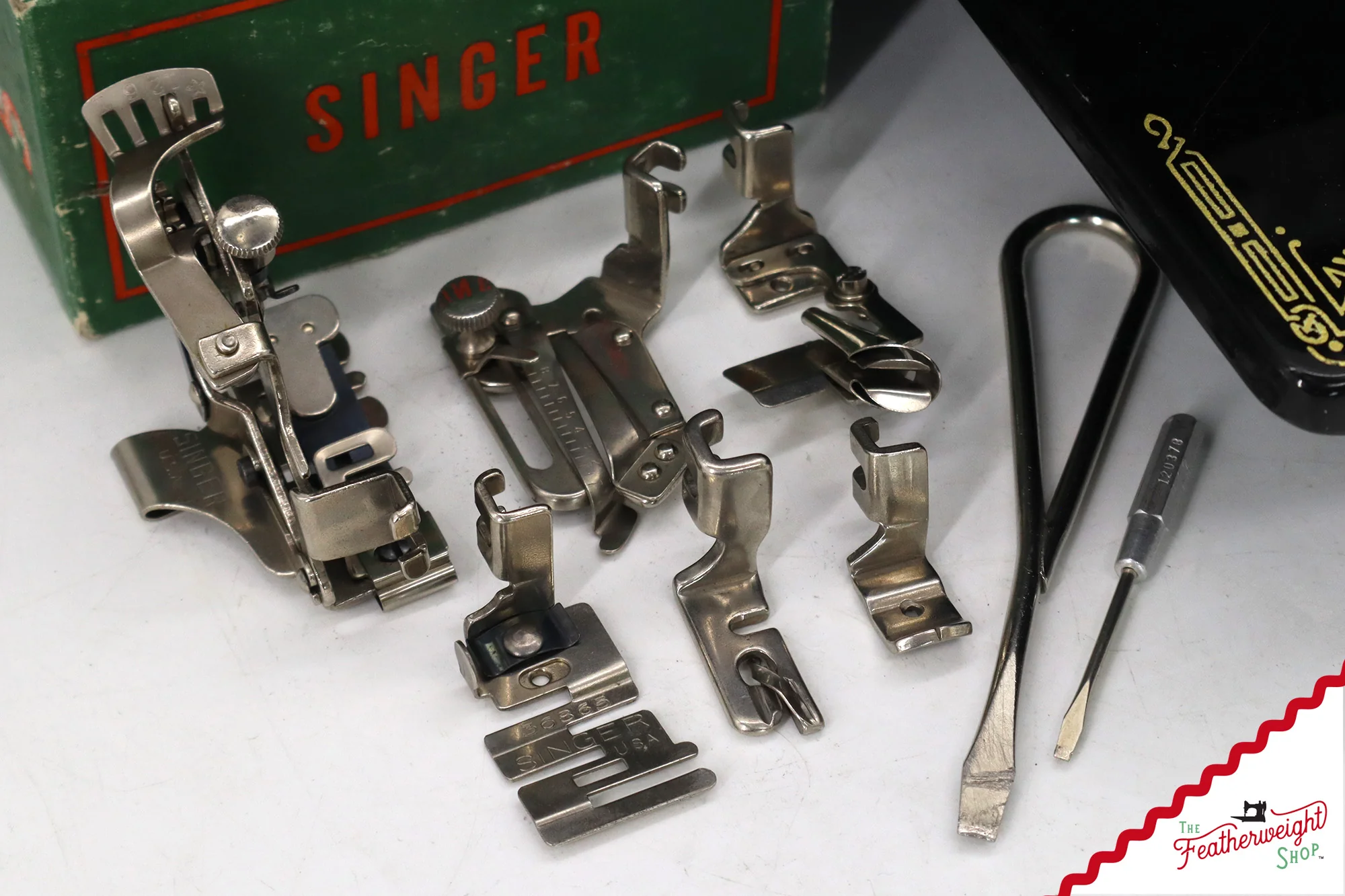 Singer Featherweight 221 Sewing Machine, AH641*** - 1948 - Image 18