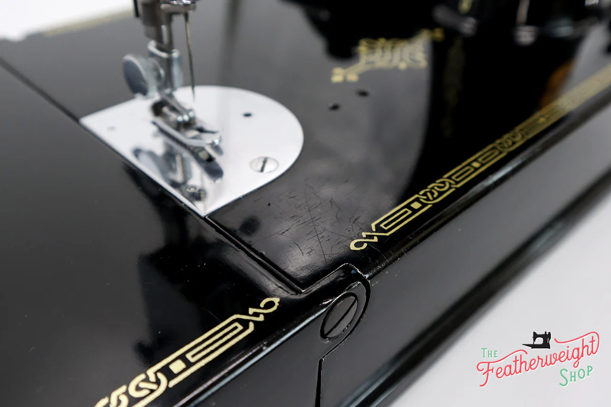 Singer Featherweight 221 Sewing Machine, AH981*** - Image 10