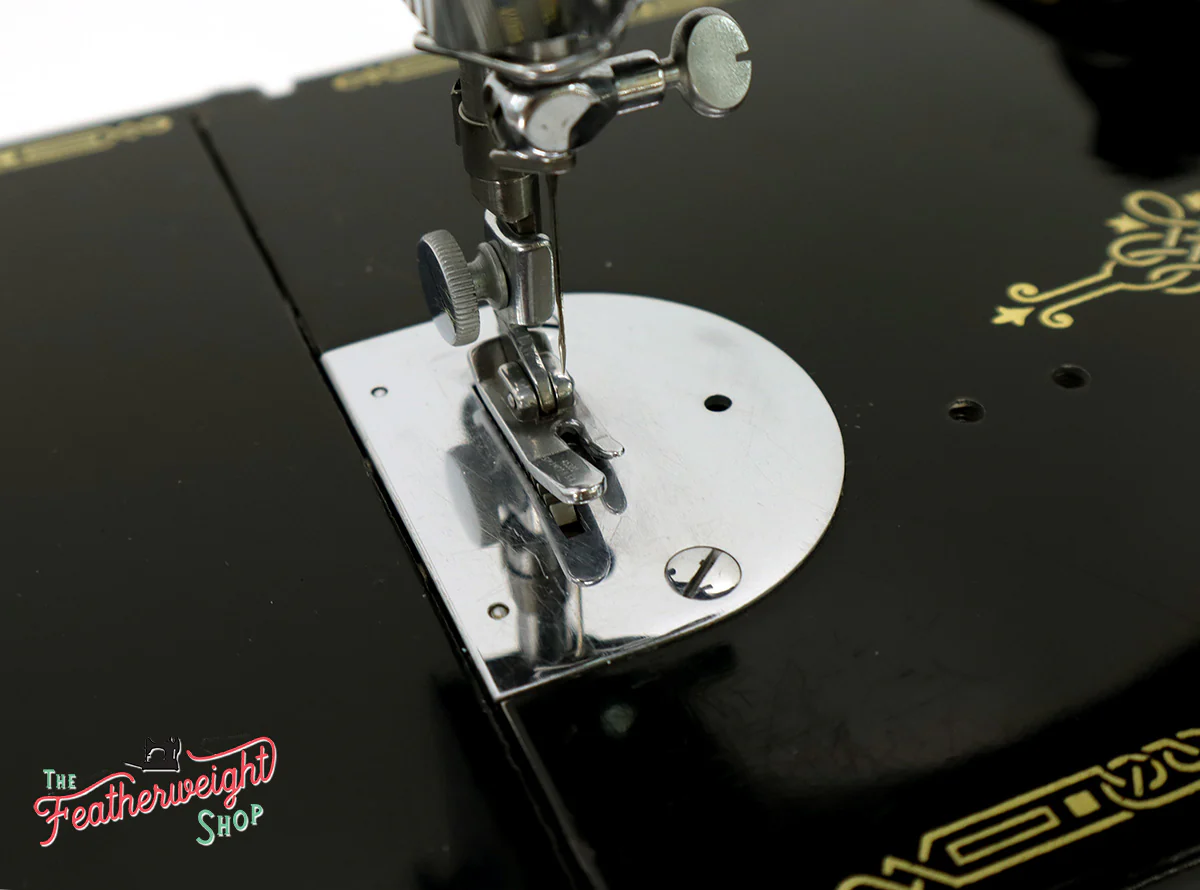 Singer Featherweight 221 Sewing Machine, AH981*** - Image 11