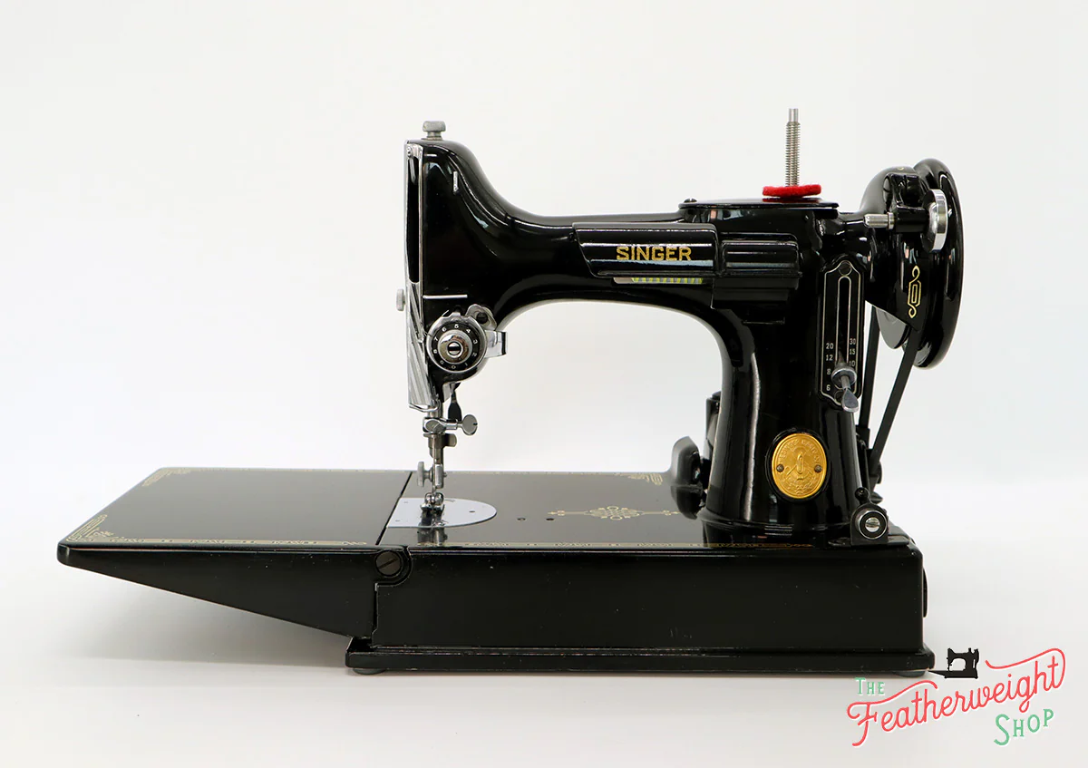 Singer Featherweight 221 Sewing Machine, AH981*** - Image 2