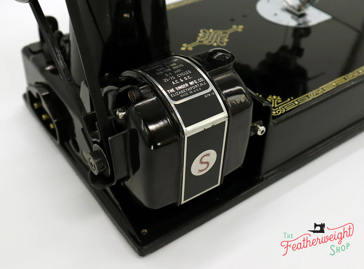 Singer Featherweight 221 Sewing Machine, AH981*** - Image 20