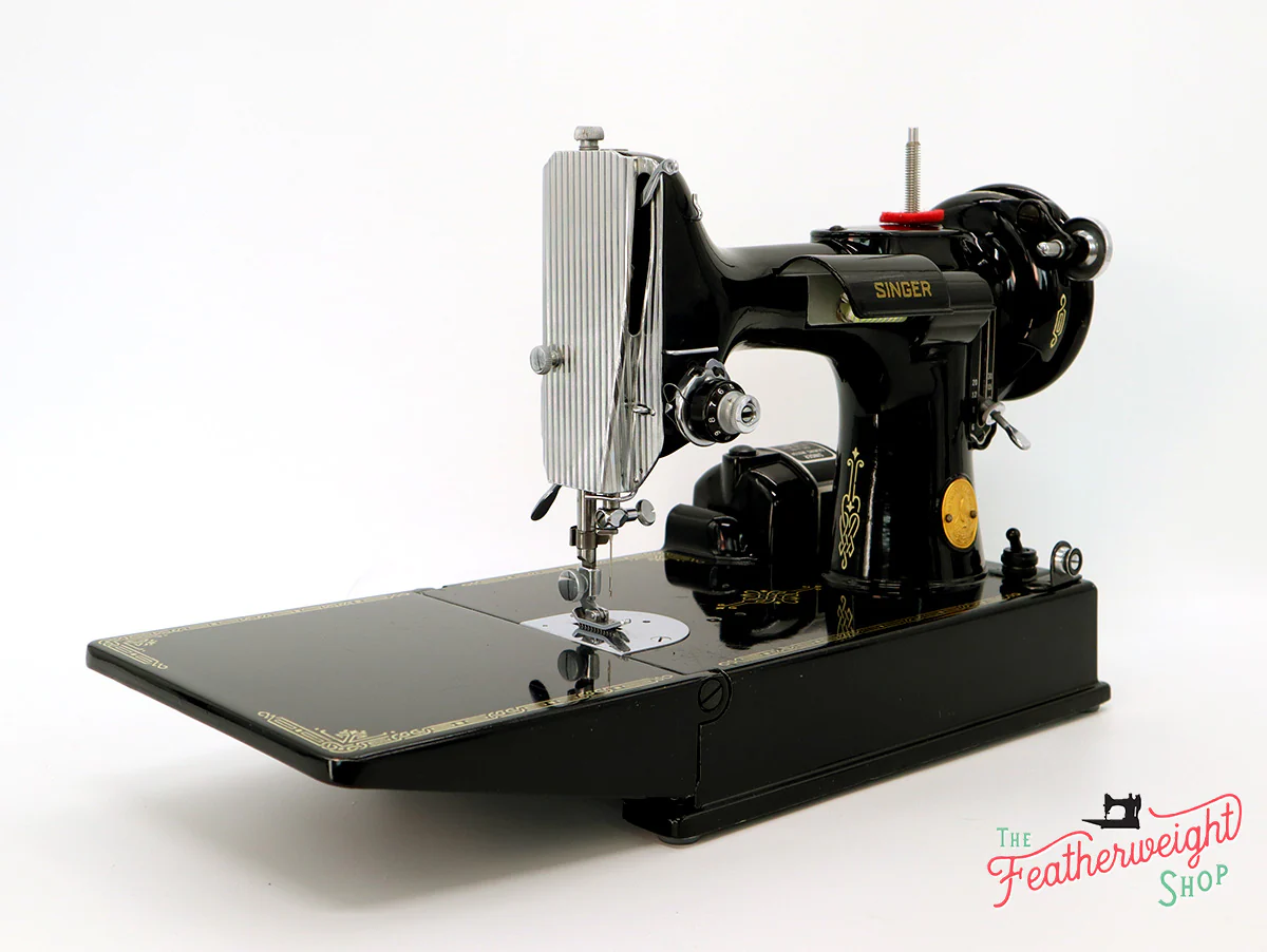 Singer Featherweight 221 Sewing Machine, AH981*** - Image 3