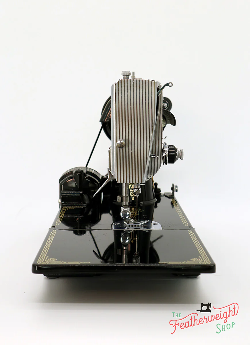 Singer Featherweight 221 Sewing Machine, AH981*** - Image 4