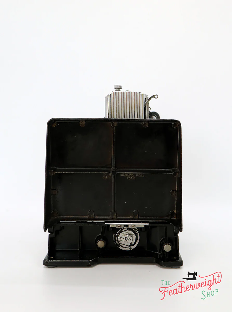 Singer Featherweight 221 Sewing Machine, AH981*** - Image 5