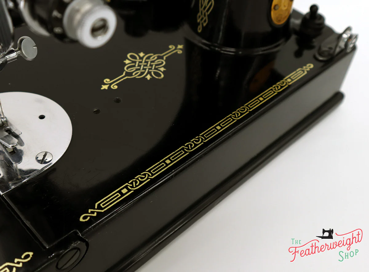Singer Featherweight 221 Sewing Machine, AH981*** - Image 9