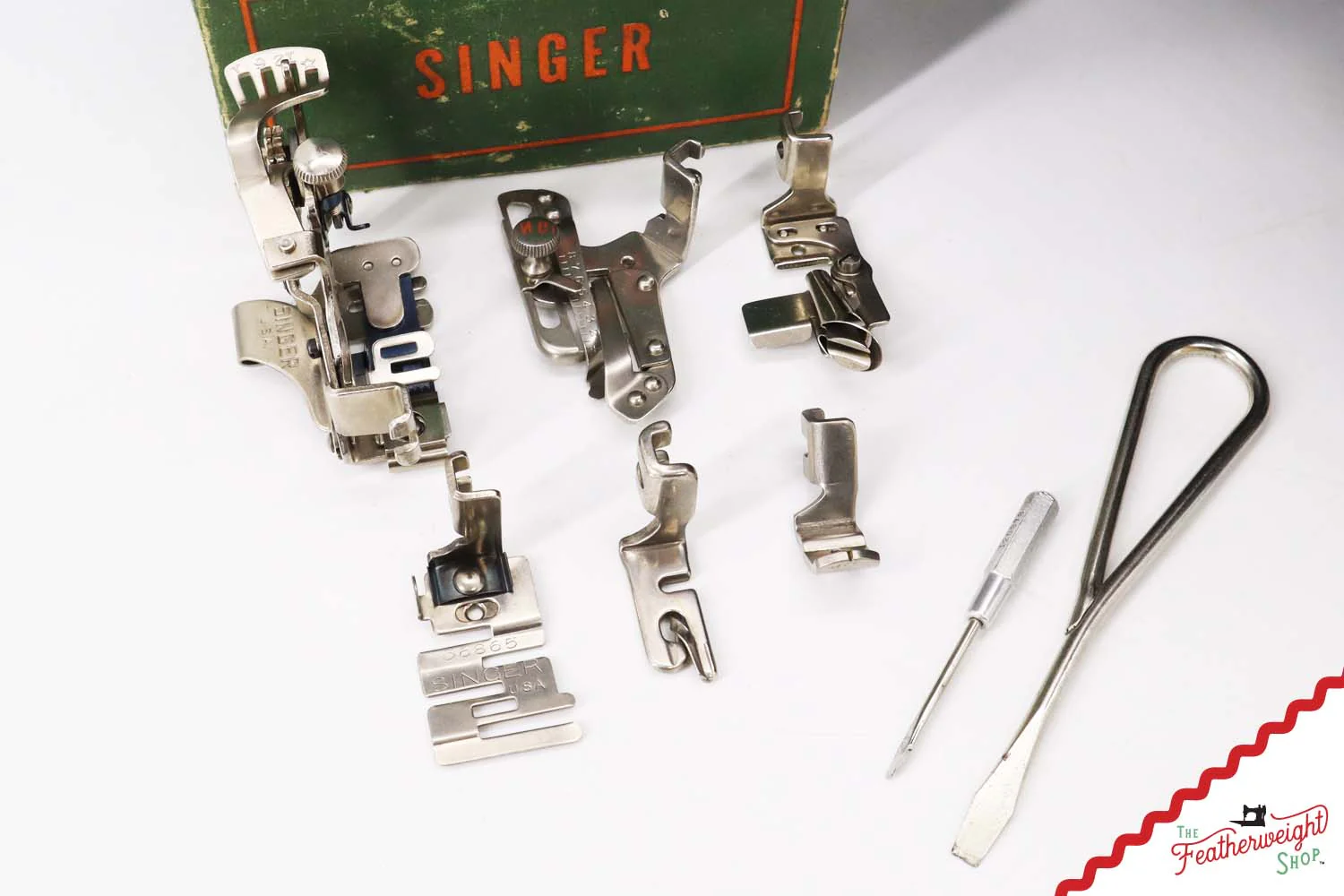 Singer Featherweight 221 Sewing Machine, AJ113*** - 1949 - Image 17