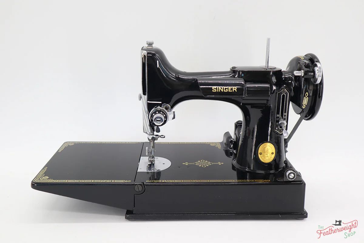 Singer Featherweight 221 Sewing Machine, AJ118*** - Image 3