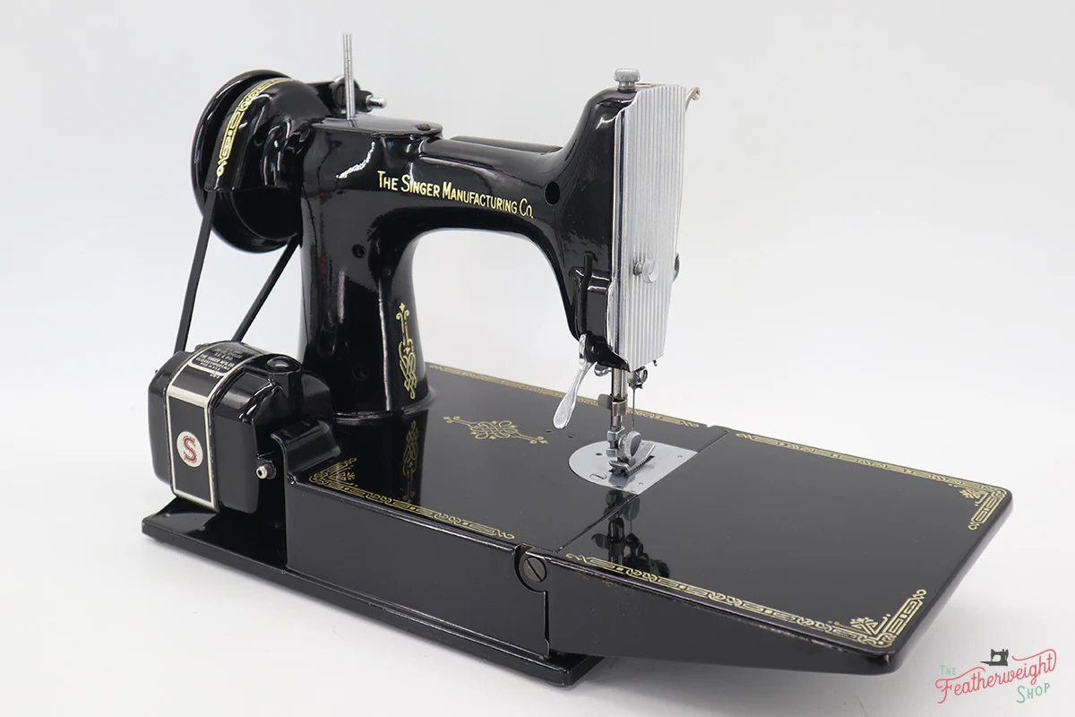 Singer Featherweight 221 Sewing Machine, AJ118*** - Image 6