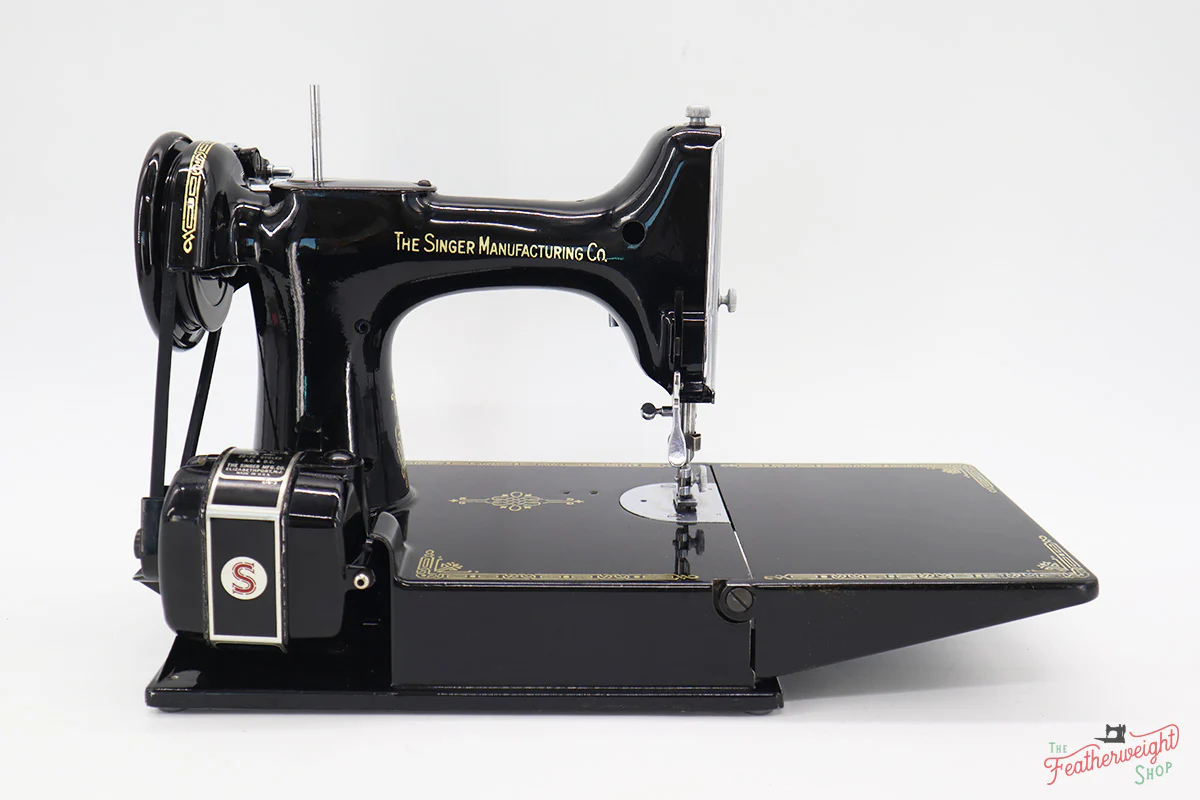 Singer Featherweight 221 Sewing Machine, AJ118*** - Image 7