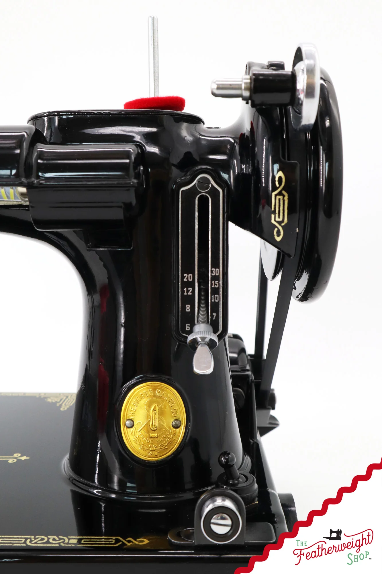 Singer Featherweight 221 Sewing Machine, AJ124*** - 1949 - Image 11