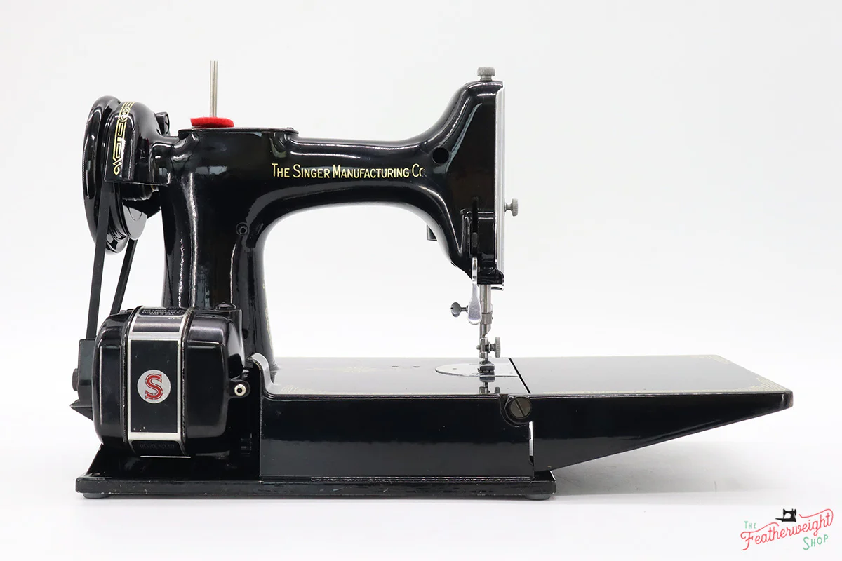 Singer Featherweight 221 Sewing Machine, AJ136*** - Image 7
