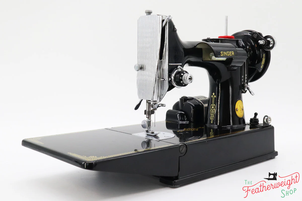 Singer Featherweight 221 Sewing Machine, AJ1369** - Image 3