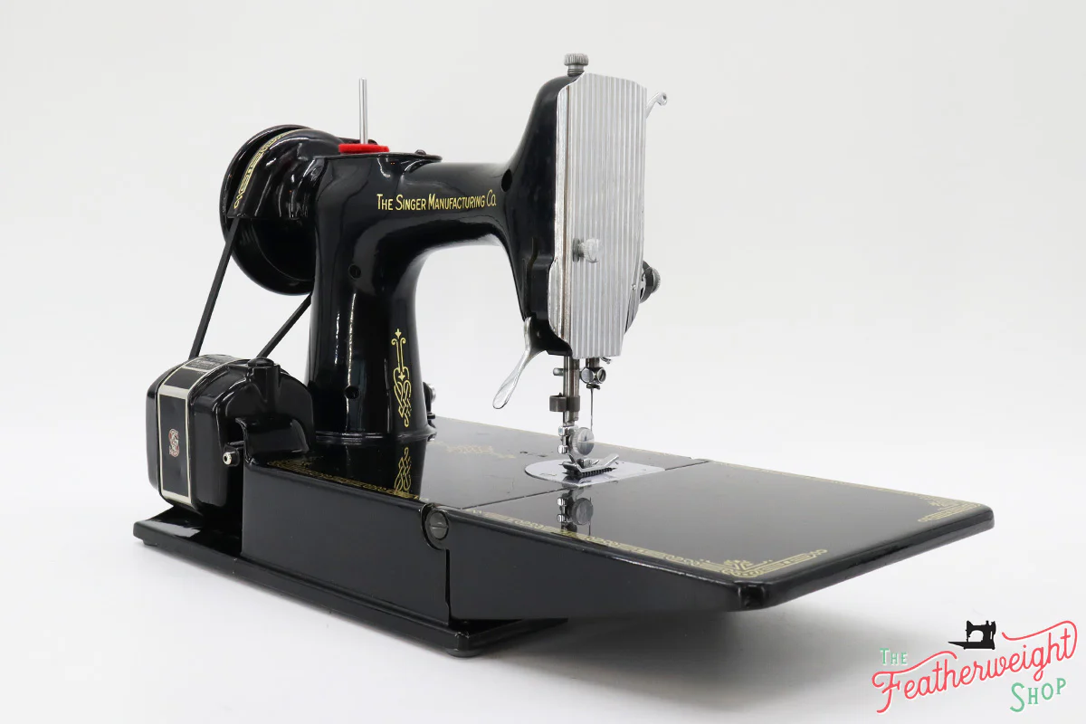 Singer Featherweight 221 Sewing Machine, AJ1369** - Image 6