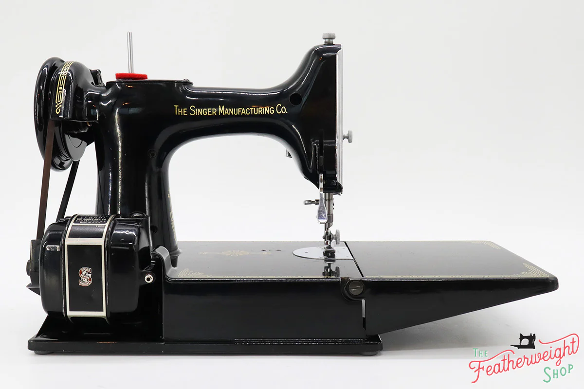 Singer Featherweight 221 Sewing Machine, AJ1369** - Image 7