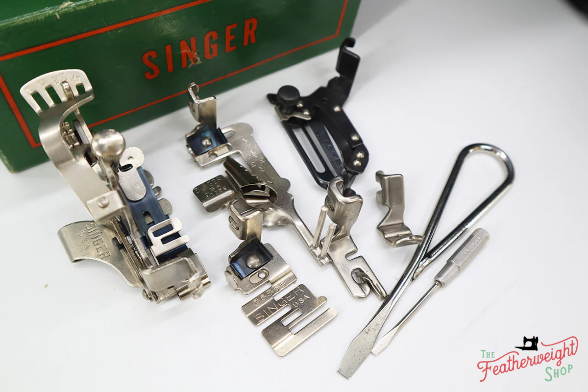 Singer Featherweight 221 Sewing Machine, AJ139*** - Image 16