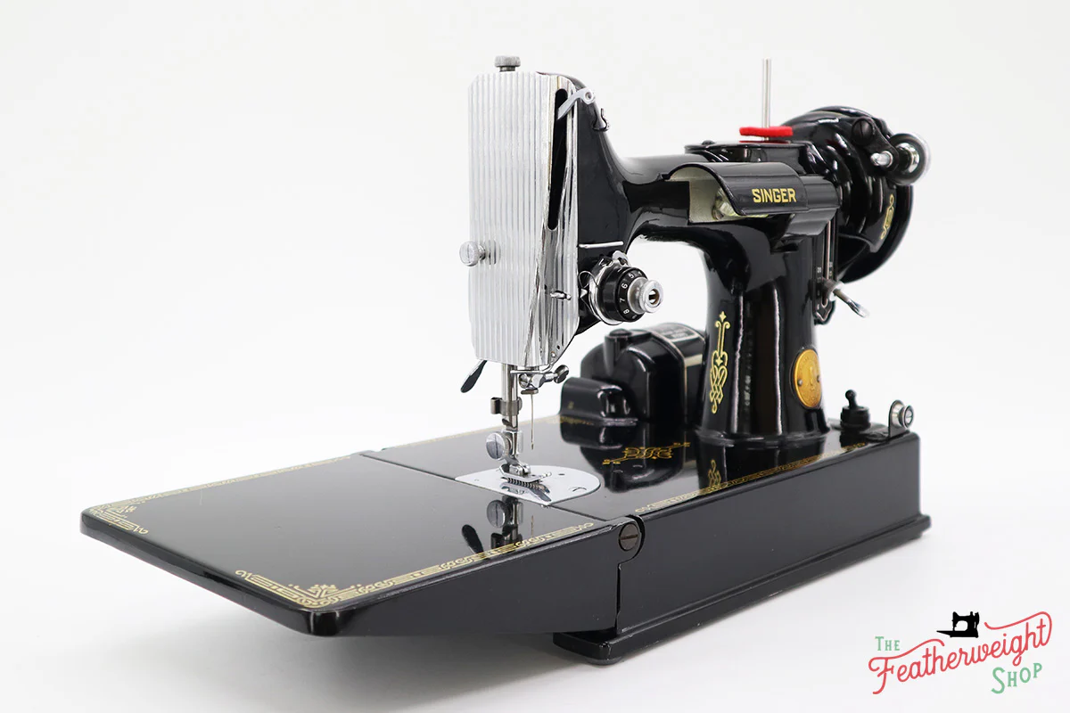 Singer Featherweight 221 Sewing Machine, AJ139*** - Image 2