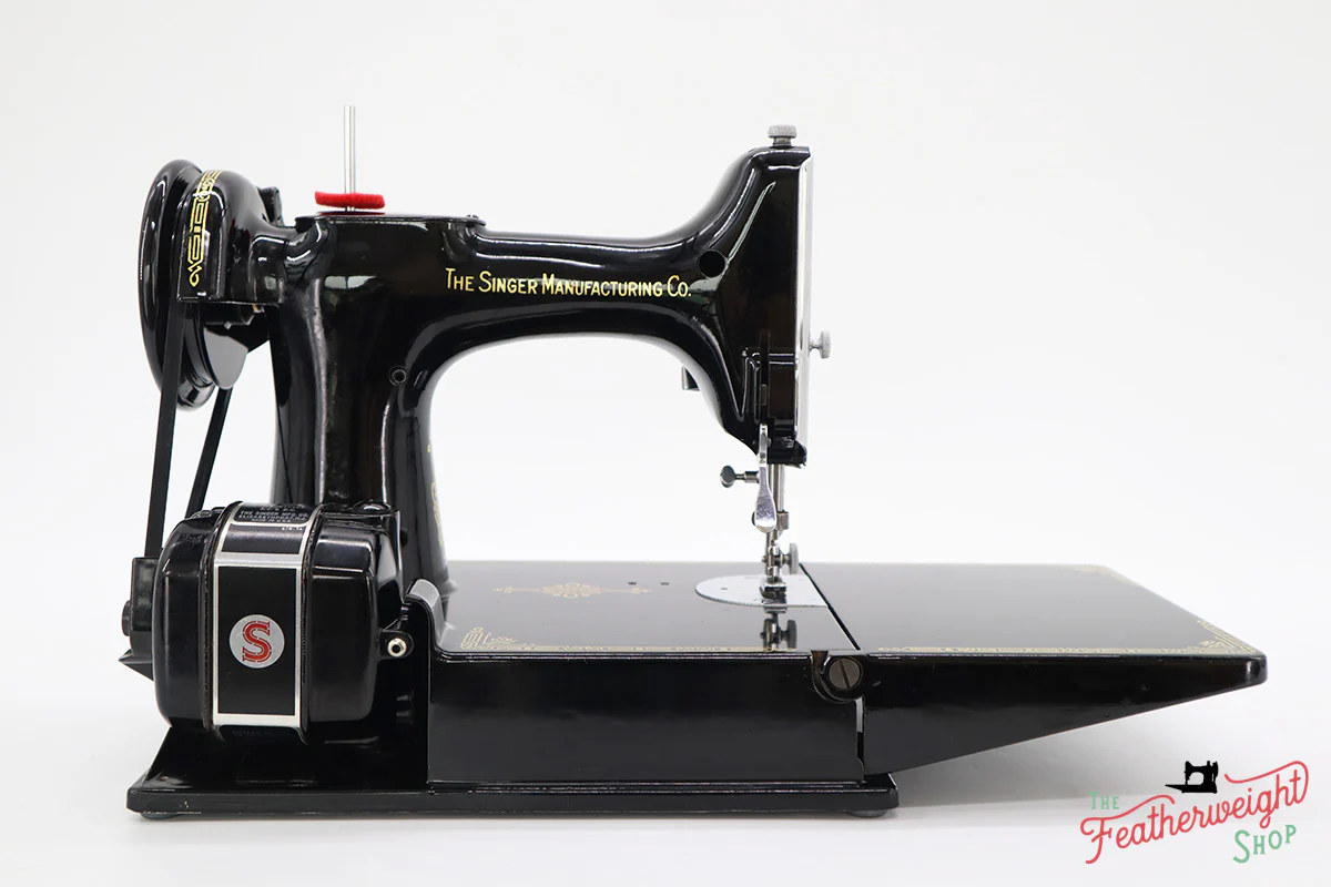 Singer Featherweight 221 Sewing Machine, AJ139*** - Image 5