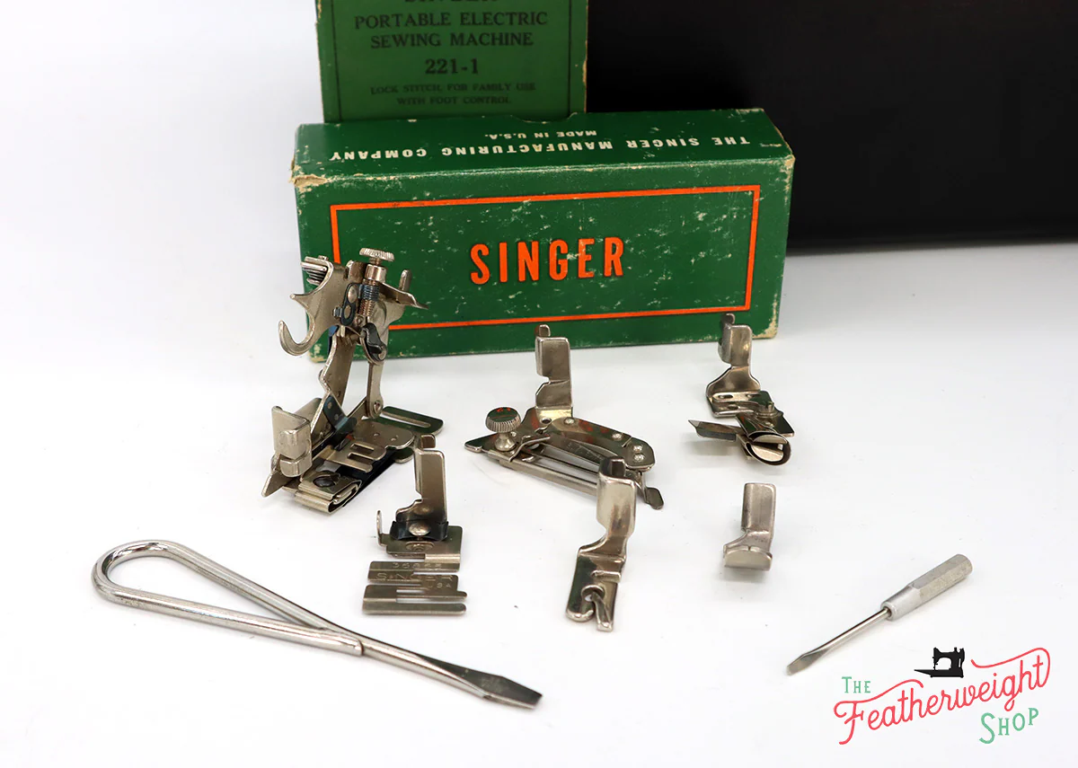 Singer Featherweight 221 Sewing Machine, AJ204*** - Image 20