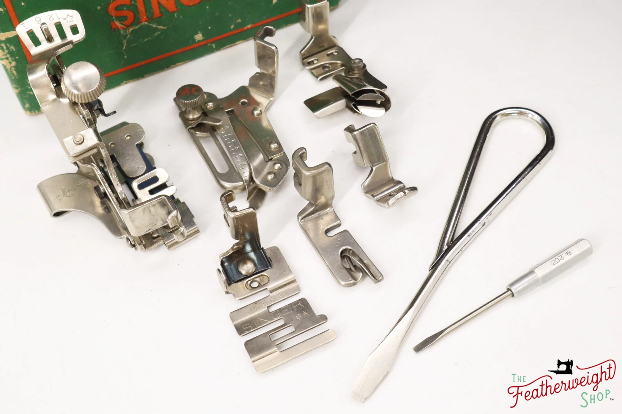 Singer Featherweight 221 Sewing Machine, AJ209*** - 1949 - Image 14