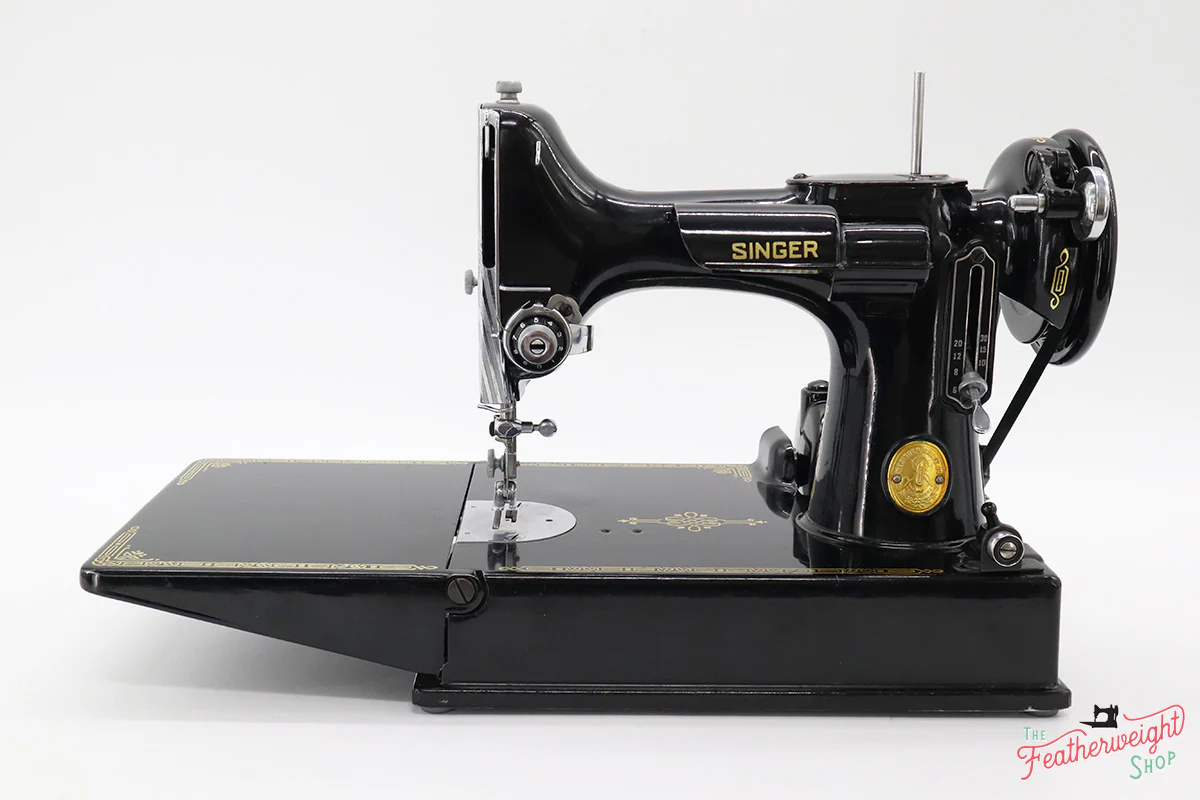 Singer Featherweight 221 Sewing Machine, AJ212*** - Image 2