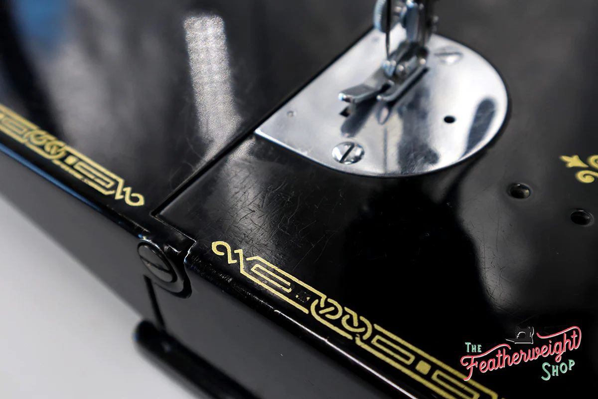 Singer Featherweight 221 Sewing Machine, AJ561*** - Image 11