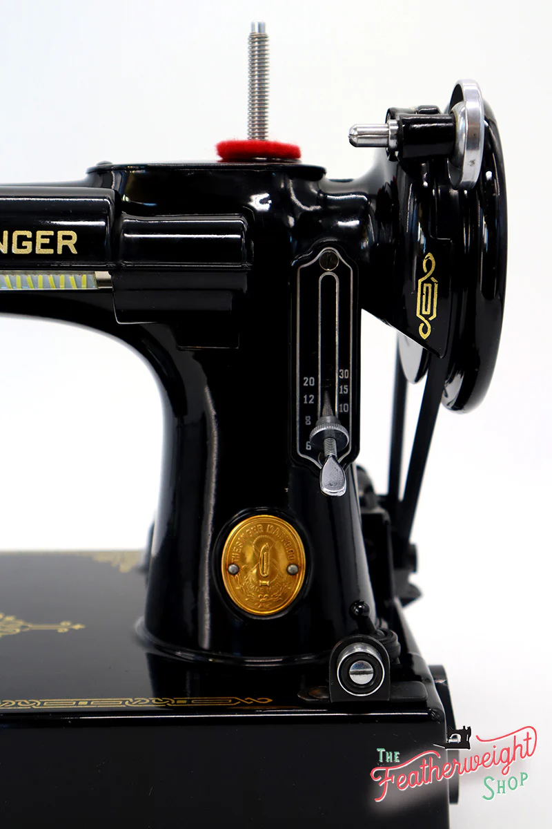 Singer Featherweight 221 Sewing Machine, AJ561*** - Image 16