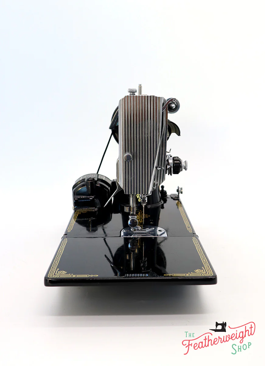 Singer Featherweight 221 Sewing Machine, AJ561*** - Image 4