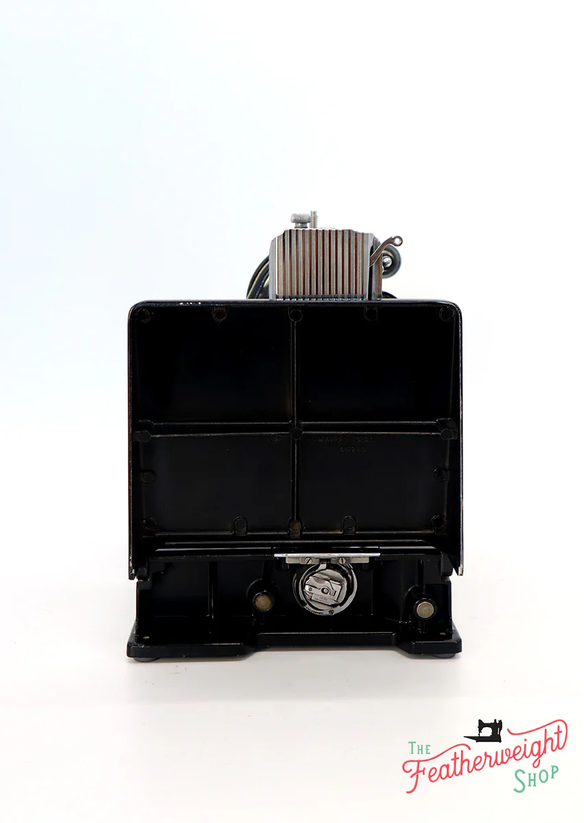 Singer Featherweight 221 Sewing Machine, AJ561*** - Image 5