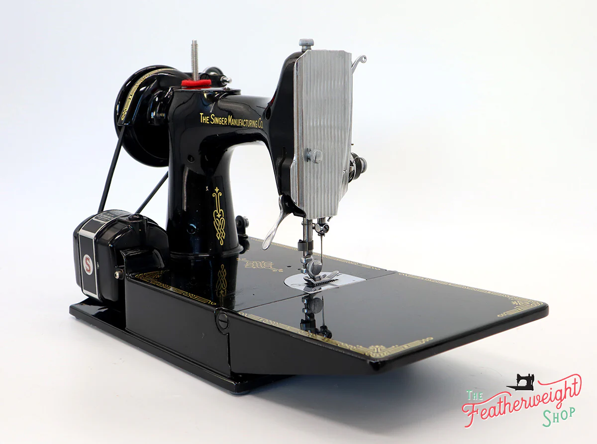 Singer Featherweight 221 Sewing Machine, AJ561*** - Image 6
