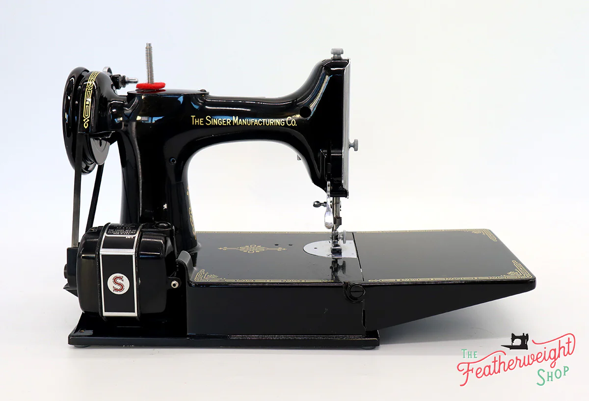 Singer Featherweight 221 Sewing Machine, AJ561*** - Image 7