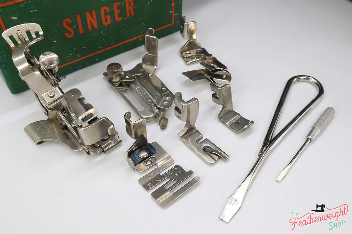 Singer Featherweight 221 Sewing Machine, AJ576*** - Image 18