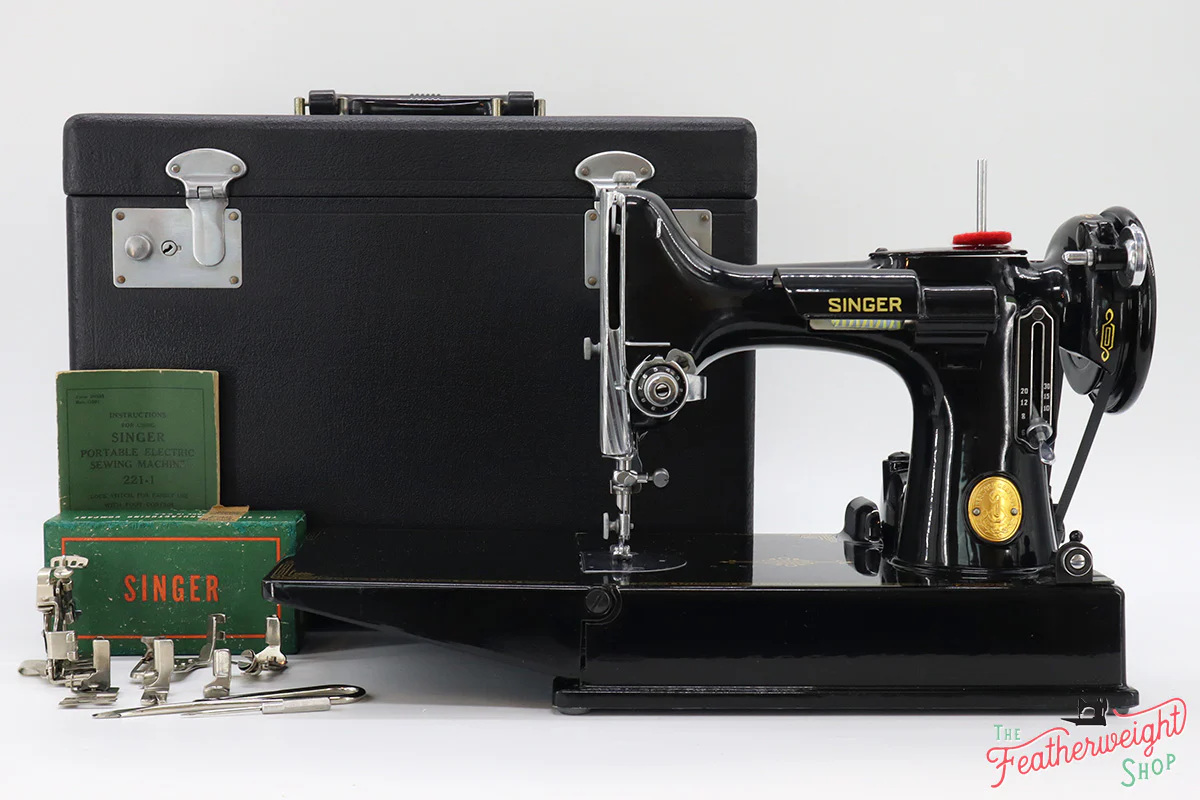 Singer Featherweight 221 Sewing Machine, AJ576*** - Image 2