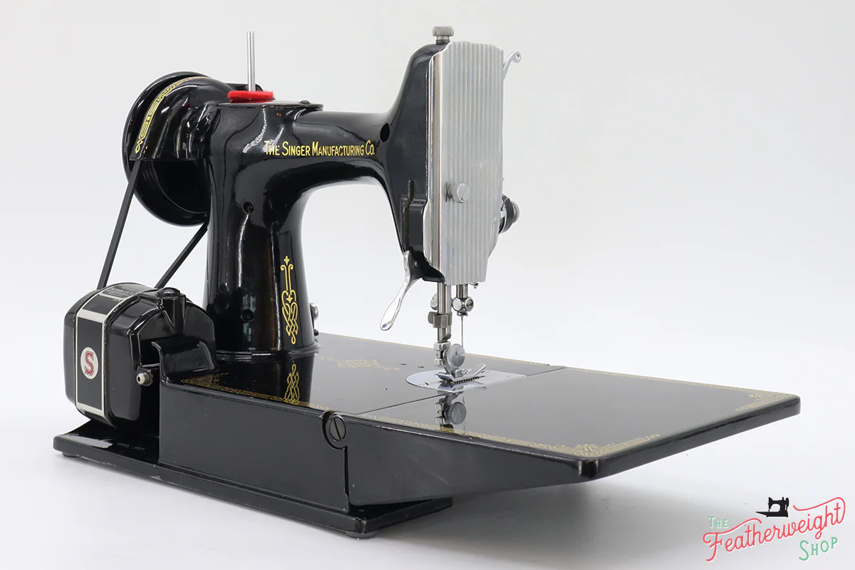 Singer Featherweight 221 Sewing Machine, AJ576*** - Image 5