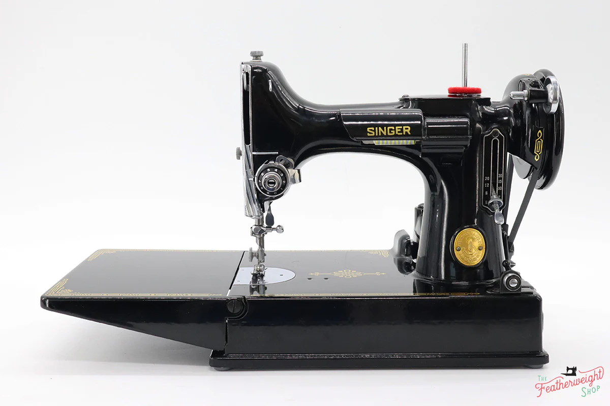 Singer Featherweight 221 Sewing Machine, AJ785*** - Image 2