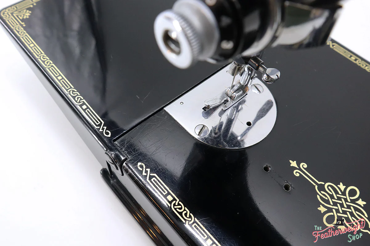 Singer Featherweight 221 Sewing Machine, AK591*** - Image 10
