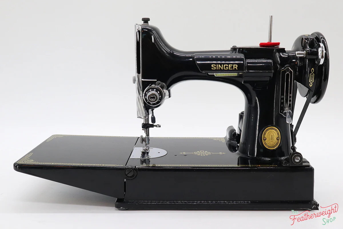 Singer Featherweight 221 Sewing Machine, AK591*** - Image 2