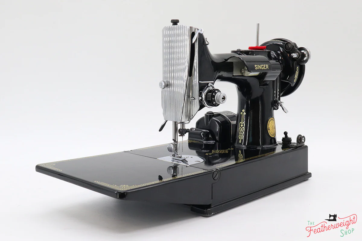 Singer Featherweight 221 Sewing Machine, AK591*** - Image 3