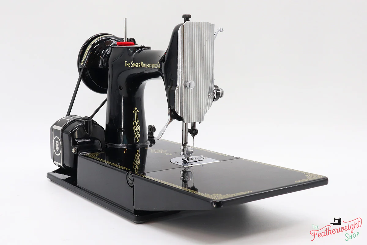 Singer Featherweight 221 Sewing Machine, AK591*** - Image 6