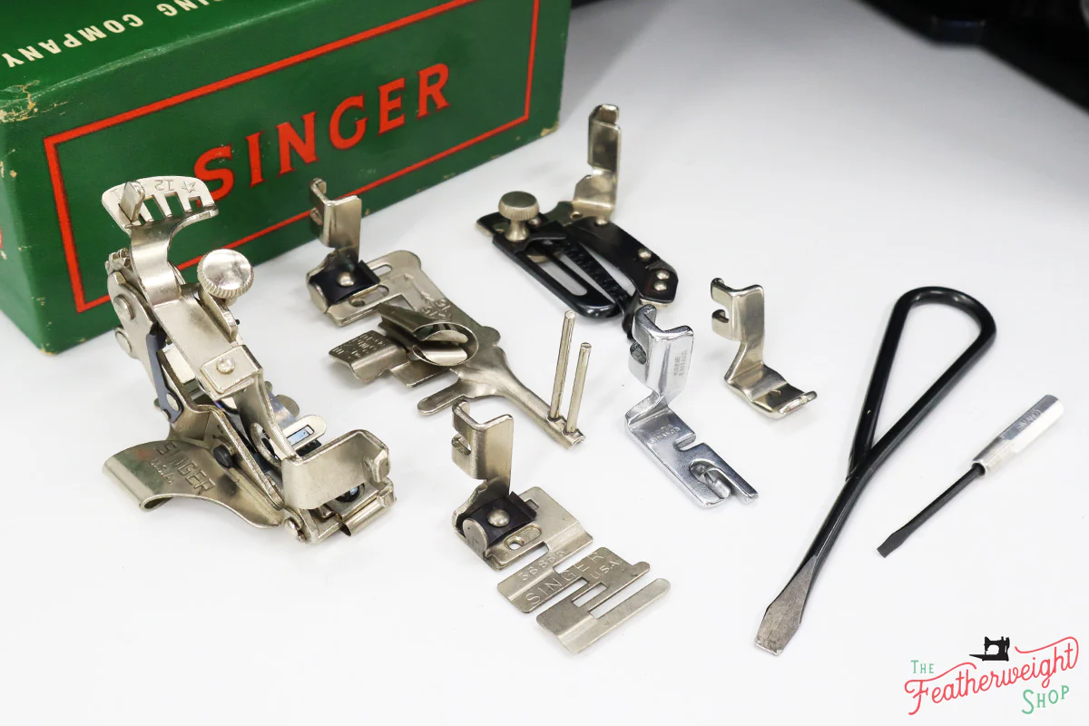 Singer Featherweight 221 Sewing Machine, AK620*** - Image 15