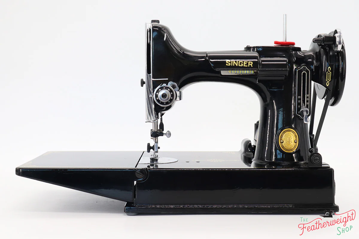 Singer Featherweight 221 Sewing Machine, AK620*** - Image 2