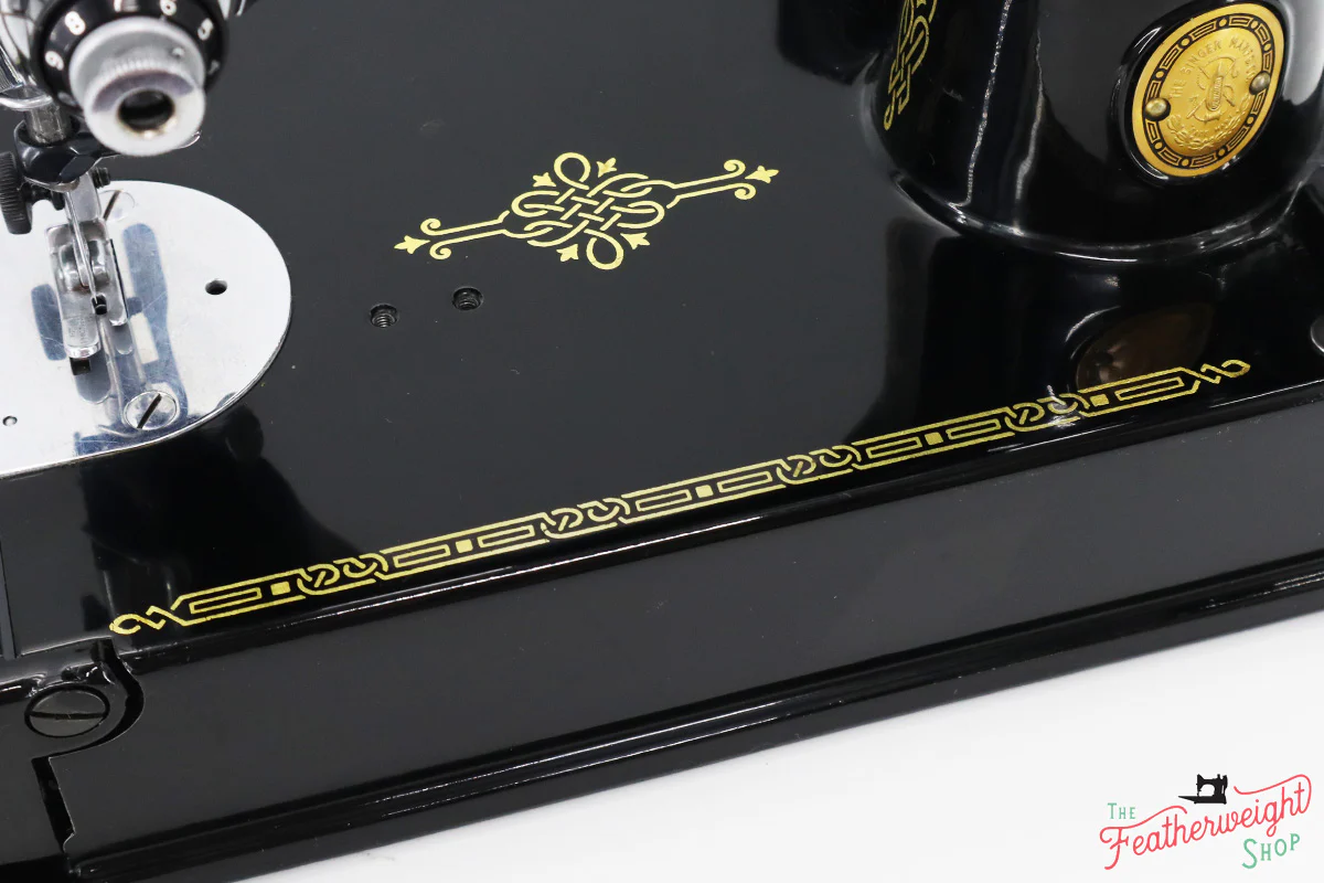 Singer Featherweight 221 Sewing Machine, AK620*** - Image 8