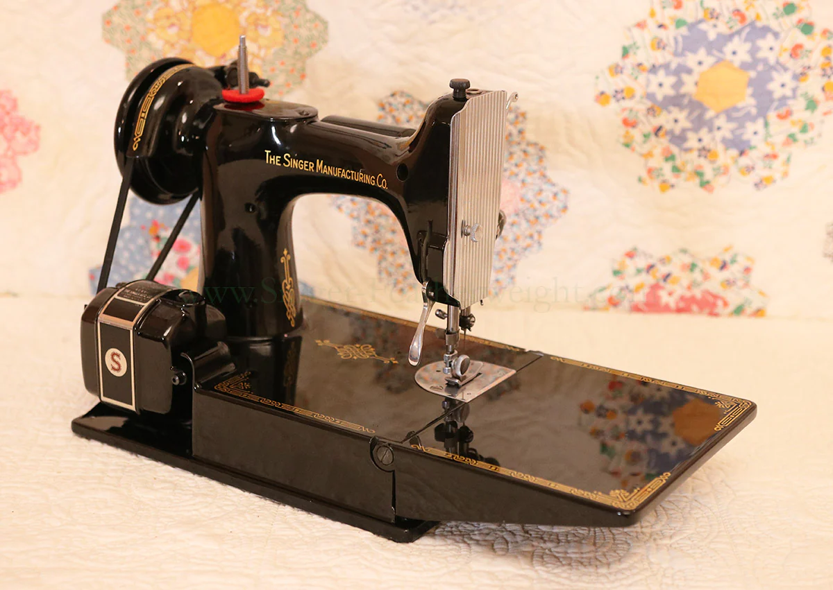 Singer Featherweight 221 Sewing Machine, AK765*** - Image 5