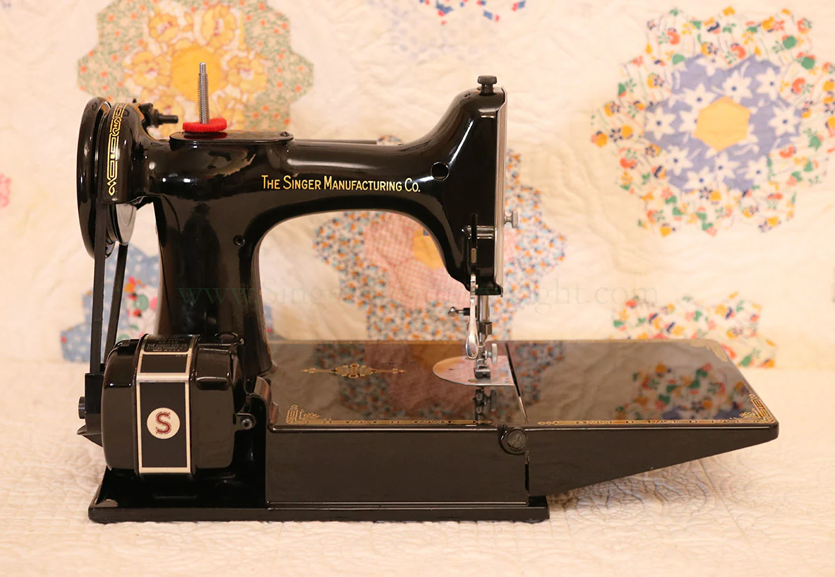 Singer Featherweight 221 Sewing Machine, AK765*** - Image 6