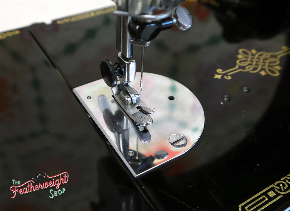 Singer Featherweight 221 Sewing Machine, AK774*** - Image 15
