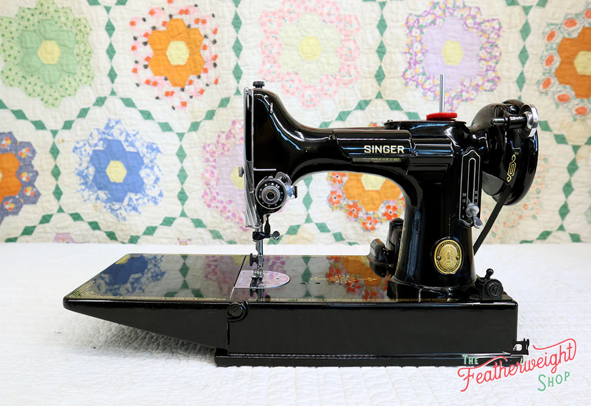 Singer Featherweight 221 Sewing Machine, AK774*** - Image 2