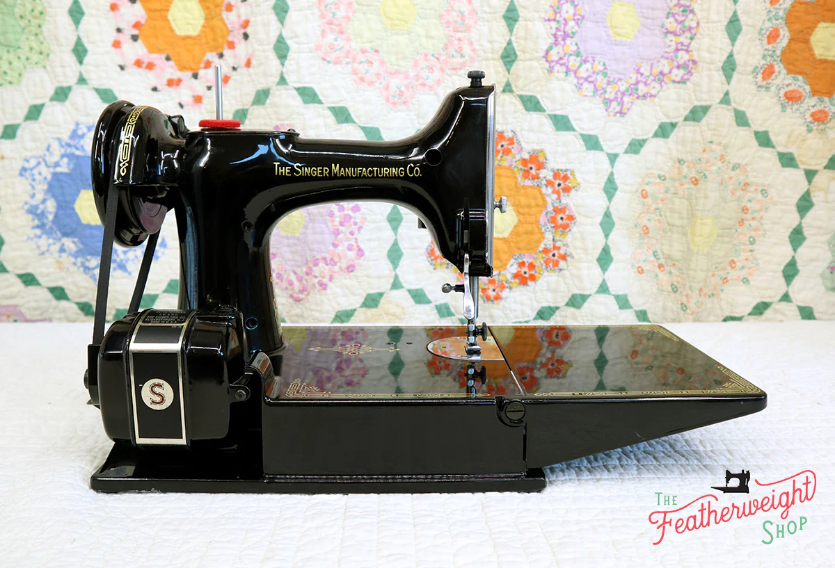 Singer Featherweight 221 Sewing Machine, AK774*** - Image 7