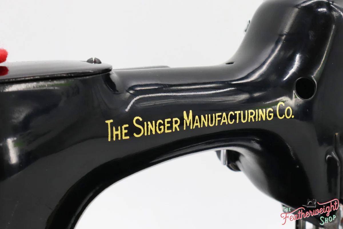 Singer Featherweight 221 Sewing Machine, AK7740** Grade 9- - Image 11