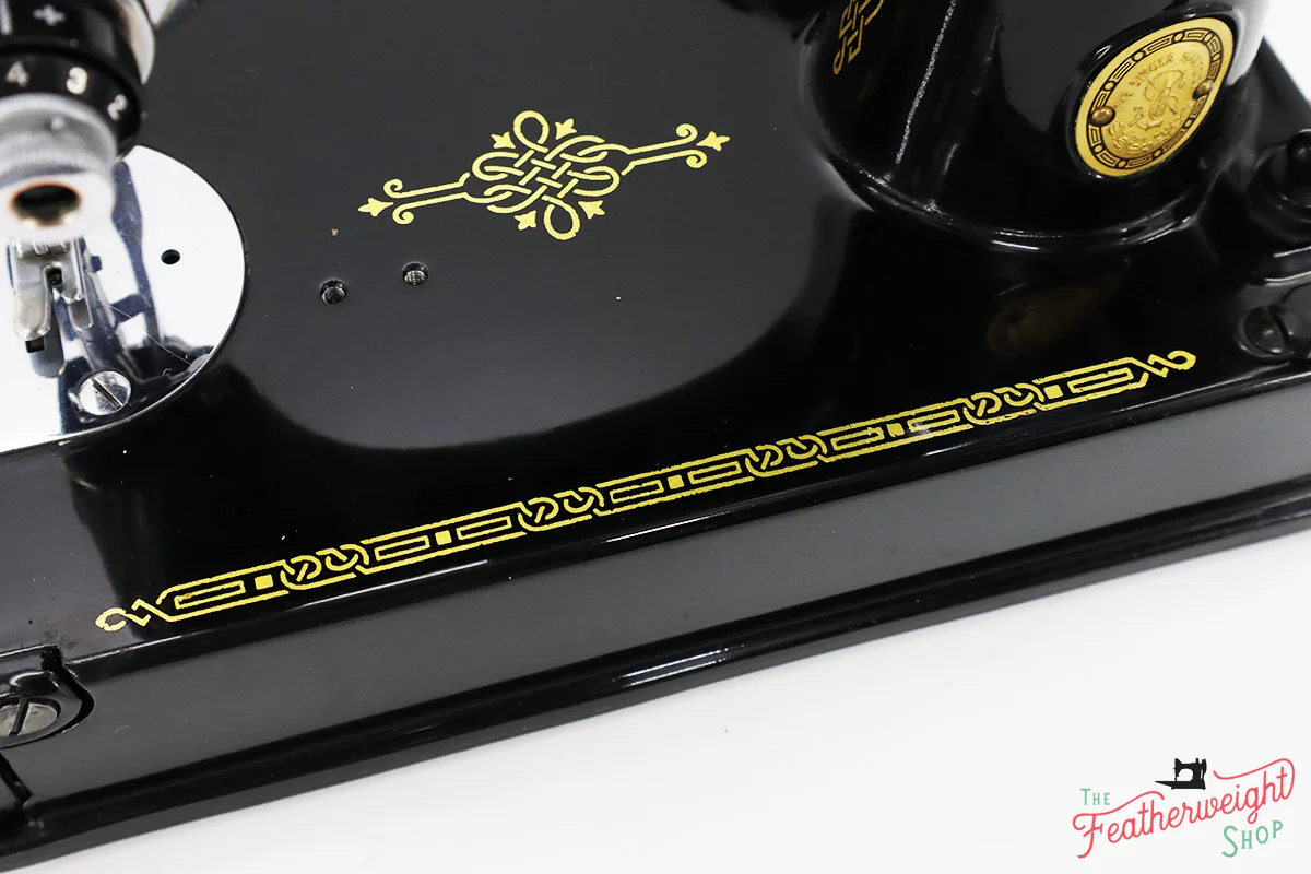 Singer Featherweight 221 Sewing Machine, AK7740** Grade 9- - Image 13